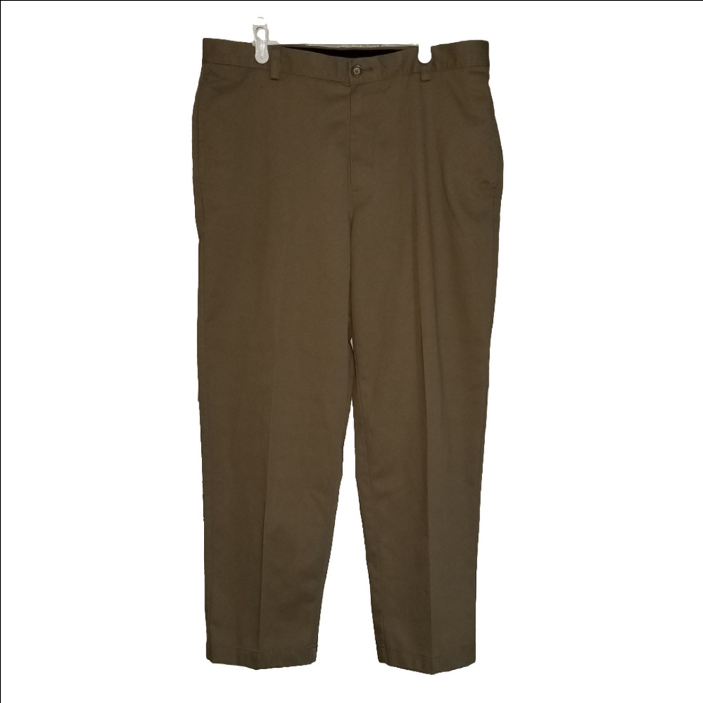 L.L. Bean Classic Fit Straight Leg Mens Chinos Label Reads Size 36x29 ID  212330